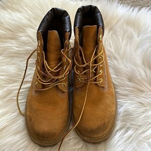 Timberland | Camel Colored Boots Size 2 (Little Boy)